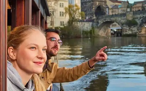 Sétahajózás Prágában magyar idegenvezetővel